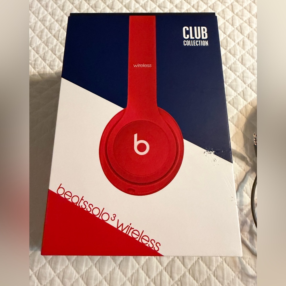 Beats Solo3 Wireless Headphones - Red